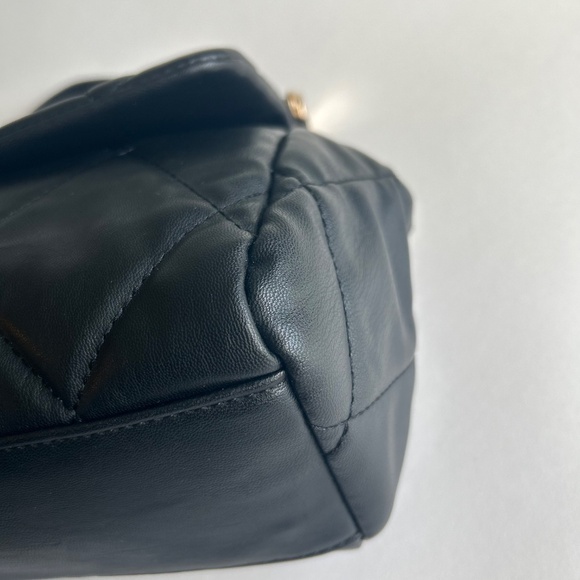 Bradgley Mischka Black Leather Quilted Handbag - Picture 7 of 12